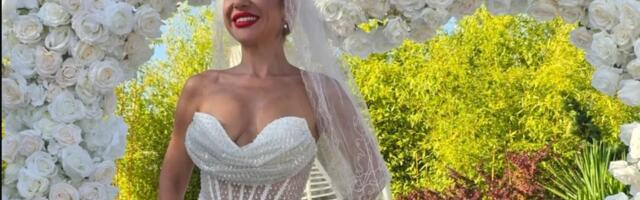 KROJENA ZA NJU! Jovana Jeremić objavila niz fotografija u BELOJ VENČANICI SA CIKRONIMA, ćerkica Lea jedva dočekala da pozira sa majkom (FOTO)