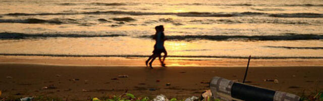 Јадран затрпан пластиком