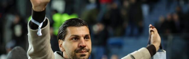I ON JE TU... Večerašnju utakmicu u Gracu gleda i Aleksandar Dragović! Bivši štoper Zvezde oduševio Delije! FOTO