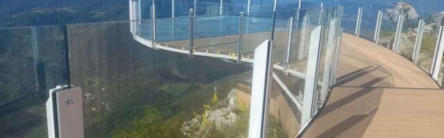 PUCA NESTVARAN POGLED: Željno se iščekuje otvaranje vidikovca na Kablaru (FOTO)