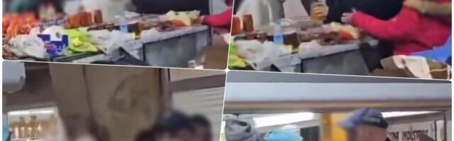 Haos na pijaci u Kruševcu! Ljudi se potukli zbog tegle ajvara, žene vrištale, došla i policija (VIDEO)