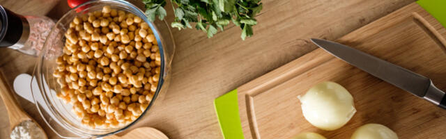 Leblebije u glavnoj ulozi: Posna salata za Badnji dan, drugačija, lagana i ukusna (RECEPT)