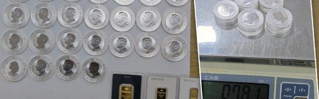 Sprečen šverc! U plastičnoj kutiji držali najfinije zlato i srebro (FOTO)