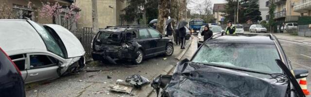 JEZIVE SLIKE NESREĆE U KRAGUJEVCU! Poginula jedna osoba, više njih povređeno! (FOTO)