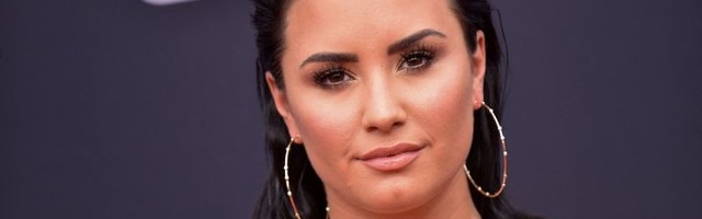 'Osuđujem zabave koje otkrivaju pol deteta': Demi Lovato na meti kritika zbog svoje izjave (FOTO)