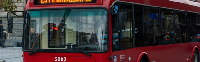 Sudarili se trolejbus i automobil, saobraćaj u zastoju
