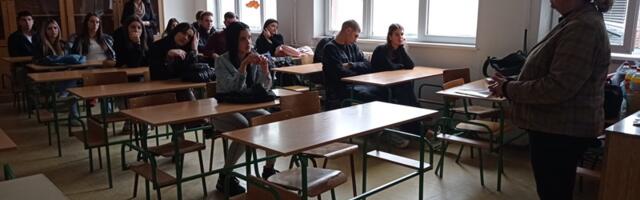 U okrivu projekta Radna prava u lokalnoj zajednici održana radionica za maturante Medicinske škole
