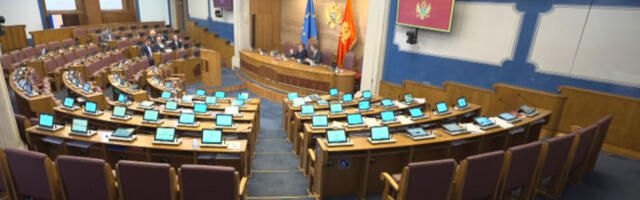 Неуобичајена сцена у парламенту Црне Горе: празна сала током седнице (видео)