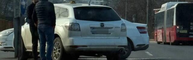 ŽESTOK SUDAR TAKSISTA KOD PANČEVCA! Stvaraju se gužve u saobraćaju! (VIDEO)