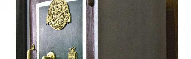 Мир у сефу времена