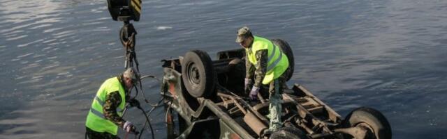 JEZIV KRAJ POTRAGE ZA NESTALIM MUŠKARCEM: Dunav izbacio branik automobila, ronioci zanemeli pred prizorom na dnu reke: "LEŽAO JE TU DECENIJU!" (FOTO)