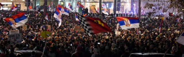 Ако се све односило на Аутокоманду, откуд инструкција да се редари крећу „уз фасаде”