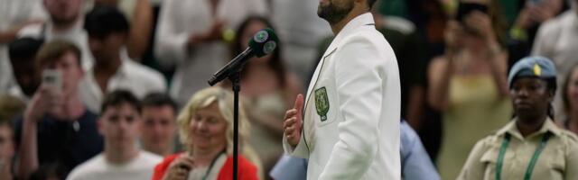 Novak Đoković se obratio devojci posle pobede u 2. kolu Vimbldona, bilo mu je žao zbog onoga što je uradio