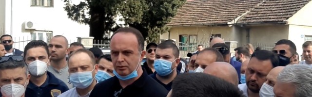 Pobuna Albanaca u Tuzima, barikade na ulicama