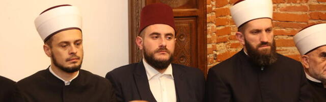 Usame nastavio Muftijinu tradiciju – Na Bajram sa fesom