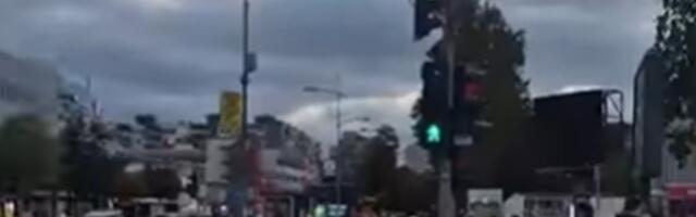 Zborovi blokirali raskrsnicu u NS: Prikupljanje potpisa za oslobođenje studenata i političkih zatvorenika (VIDEO)