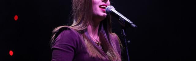 Od veselja do zabrane: Ko je Danica Crnogorčević, pevačica kojoj otkazuju nastupe u Srbiji?