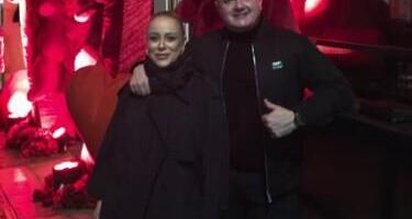 "30 NOĆI SVEKO VEČE SAM PEVALA U TOM LOKALU" Pevačica smuvala konobara, a sad 10 godina živi bajku s njim: Ako ti brani da se ofarbaš jednom mesečno...