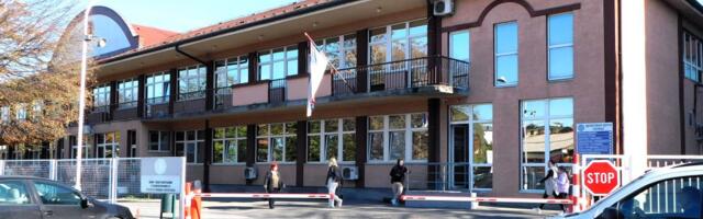 KLOMPE ZA LOZNIČKE KOLEGE Akcija Komore medicinskih sestara i tehničara Srbije (FOTO)