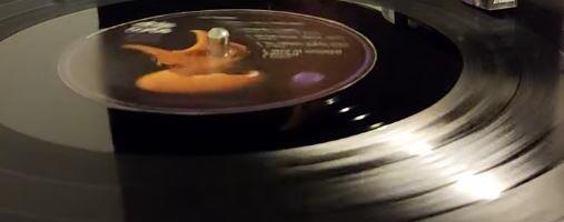 VINIL PONOVO VLADA! Zarada prešla MILIJARDU dolara, ploče postale hit i među mlađima