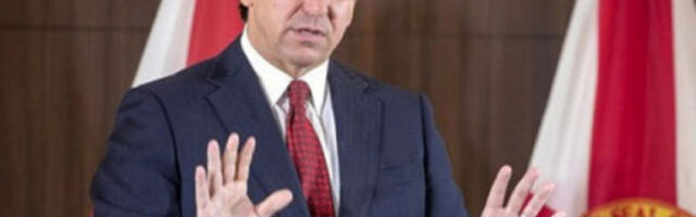 ​Де Сантис омогућио означавање група и протеривање студената