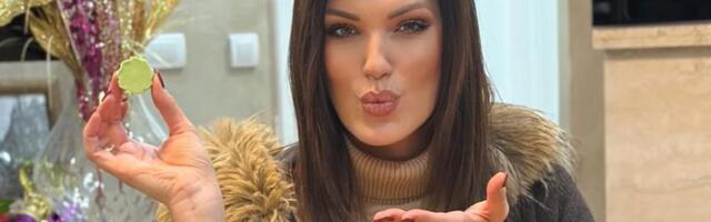 Voditeljka ofarbala jaja, pravo su remek delo: Pokazala prljave ruke od boje nakon završenog posla "Poznato?"