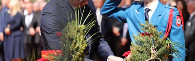 ČUVANJE ISTINE JE NAŠA TRAJNA ODGOVORNOST! Moćne poruke Vučića iz Donje Gradine: Na mestima stradanja ne govorimo glasno, ali šaljemo jasnu poruku (FOTO)