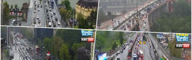 U BEOGRADU LIJE KAO IZ KABLA, VOZAČI U DUGIM KOLONAMA: Centar stoji, gužve na Autokomandi i Brankovom za Novi Beograd (FOTO)