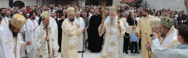 PRVA LITURGIJSKA PROSLAVA SVETE BLAŽENE ANE: Šestorica vladika, desetine sveštenika i hiljade vernika na obeležavanju praznika majke Svetog Vasilija Ostroškog