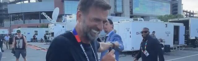 Scena koja je oduševila svet! "Štrec", pa bratski zagrljaj: Zlatan "uleteo" Klopu u kadar! /VIDEO/