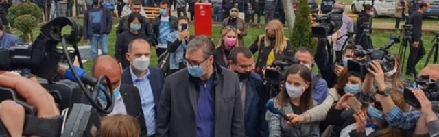 Vučić "non-pejperu": Sumnjam na ženu, mnogo pametniju od mene...