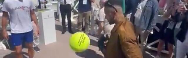 Đokovićevo zagrevanje za Fokinu u društvu Nejmara i Veratija (VIDEO)