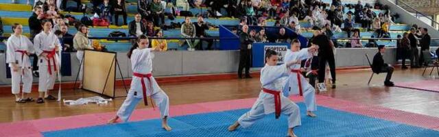 Takmičarima Karate kluba Vranje dvadeset jedna medalja u katama FOTO/VIDEO