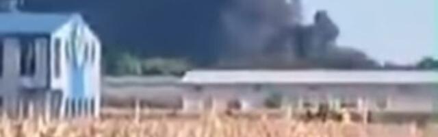 Ogroman crni oblak iznad Ade: Buknuo požar u fabrici (VIDEO, FOTO)