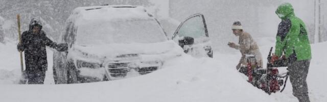 UŽAS KAKAV NISTE VIDELI! SNEG GUTA CEO GRAD, A GREJANJA NEMA! Narod moli za pomoć, sistem je POTPUNO STAO: Ostali smo bez ičega, samo sneg i mrak (VIDEO)