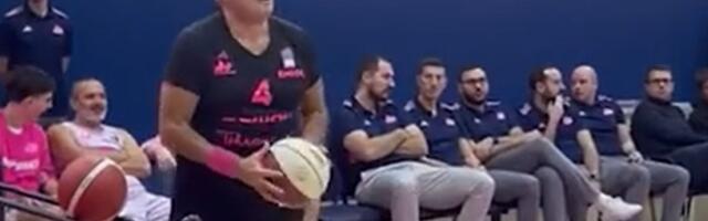 Miško Ražnatović u izdanju u kakvom ga nikada niste videli, svi su ostali u čudu kada je uzeo loptu u ruke