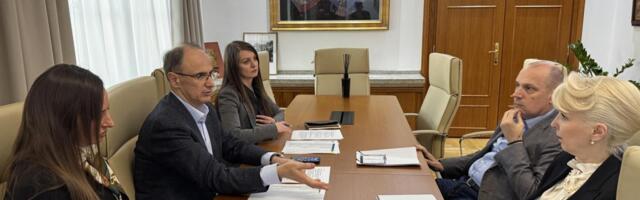 ZAJEDNIČKI CILJ: Premijer Macut sa Jagodom Lazarević i Zlatiborom Lončarom o cenama lekova i snabdevenosti tržišta