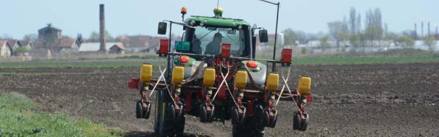 Ministarstvo apeluje na poljoprivrednike da ne koriste pesticide u vreme cvetanja bilja