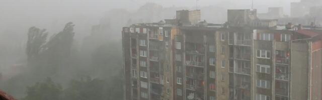 RHMZ se upravo oglasio i alarmirao sve! Čeka nas nevreme, udaraće gromovi i duvaće olujni vetar (FOTO)