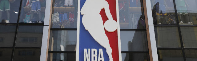 Ima i toga u NBA ligi - Zakucao, ali u pogrešan koš! (video)