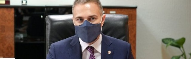 TORTA U ZNAK PAŽNJE! Stefanović obišao lekare i medicinsko osoblje VMC Karaburma!