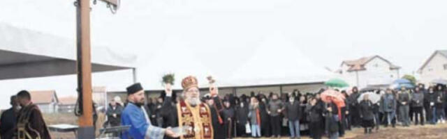 Осве­штан те­мељ за цр­кву у Ба­тај­ни­ци