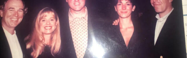 “Neko ili nešto se štiti”: Klinton ima jedan zahtev za Trampa u vezi Epstin dosijea