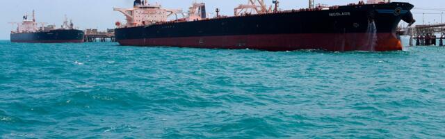 Lažna imena i izbegavanje radara: Venecuelanski naftni tankeri probili blokadu - igra mačke i miša po Karibima