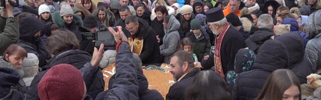 Tri zlatnika u česnici ispred crkve Svetog Đorđa (VIDEO)