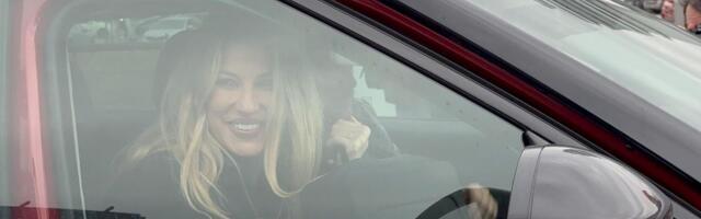 Snimili smo Radu Manojlović sa novim dečkom: Kršni muškarac došao po nju u brutalnom džipu, krio se od kamera