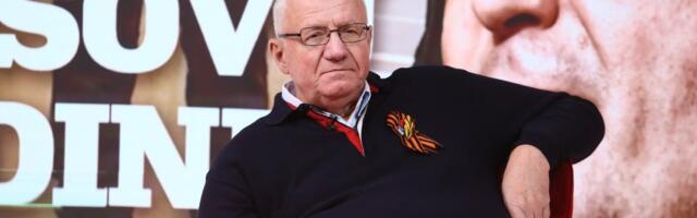 Šešelj rasturio blokadere na proste činioce: Lako je glupog čoveka ubediti da je...(VIDEO)