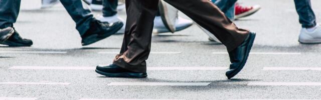 Ovo je šest grešaka tokom hodanja koje uništavaju kolena