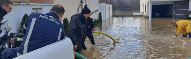 Dramatični prizori iz Kičeva: Poplava sve uništila, evakuisano 250 ljudi