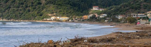 Apokalitični prizori iz Grčke, MORE PROGUTALO OBALU! Nevreme potopilo sever zemlje, OMILJENE PLAŽE IZMENILE IZGLED